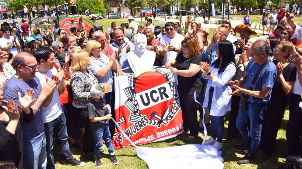 En Malvinas Argentinas Peronistas y radicales inauguraron una plaza.