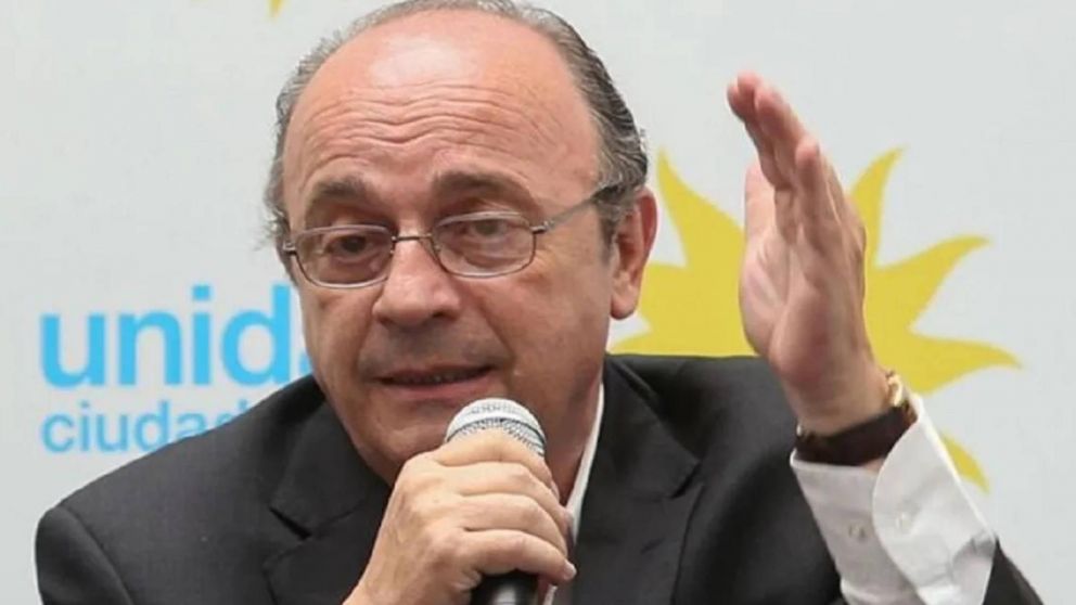 Leopoldo Moreau advirtió que dirigentes políticos no deberían "darse el lujo de ser neutral" en el balotaje.