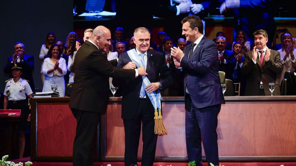 Massa y Jaldo, en la ceremonia de asunción, en Tucumán.