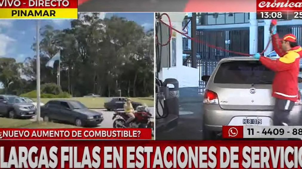 Usuarios hacen largas filas para abastecerse de combustible.