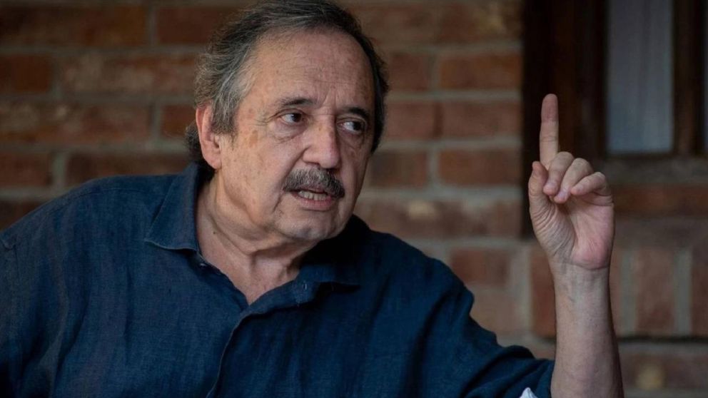 Ricardo Alfonsín solicitó a la UCR que no sea "neutral" ante el "peligro" que representa Javier Milei.