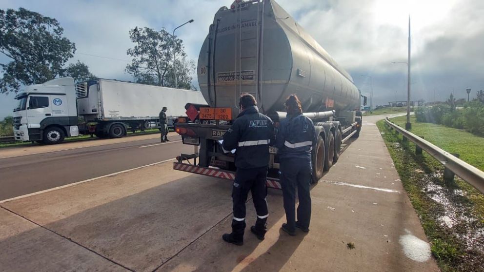 Asociación ilícita y lavado de activos: la Aduana denunció el contrabando de combustible por $2.600 millones
