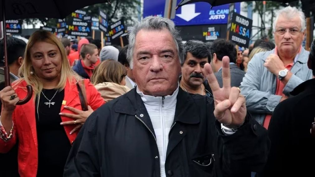Luis Barrionuevo le retiró el apoyo a Javier Milei tras el acuerdo con Macri y Bullrich.