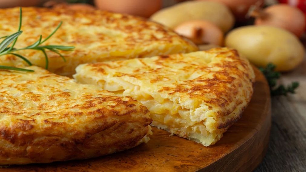 Receta de tortilla de papas a la española: una opción para degustar por sí sola o como acompañamiento de otro plato.