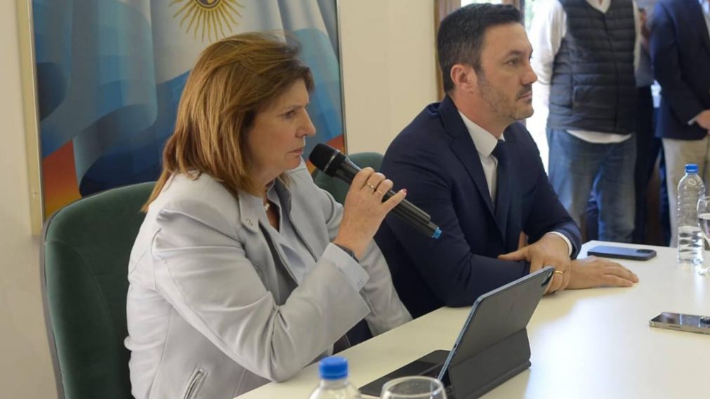 Patricia Bullrich y Luis Petri durante la conferencia de prensa de este mi�rcoles (Cr�nica/Fernando P�rez Re).