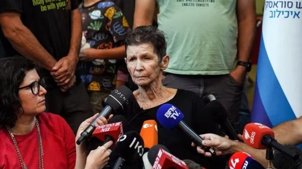 El duro testimonio de Yocheved Lifshitz, una mujer que fue secuestrada por Hamas (Imagen Reuters).