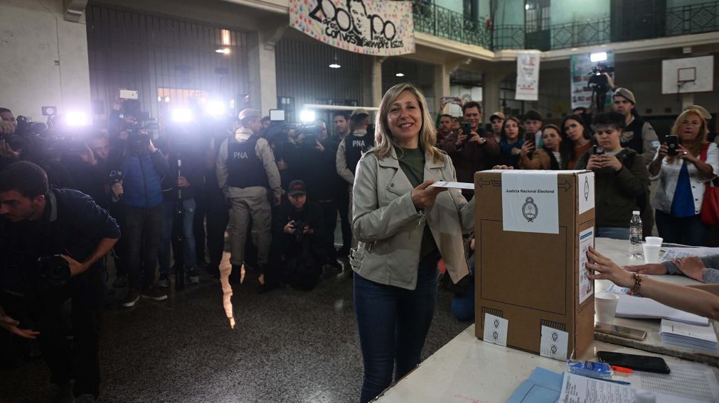 Myriam Bregman fue la primera de los candidatos presidenciales que vot�. Foto T�lam