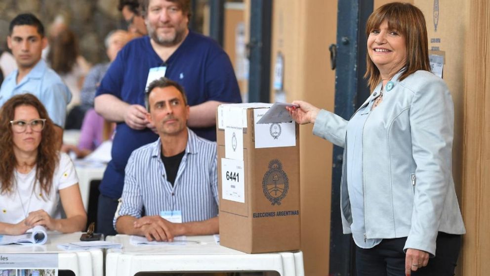 Elecciones 2023: Patricia Bullrich dejó su voto en el Predio de La Rural (Gentileza: Télam).