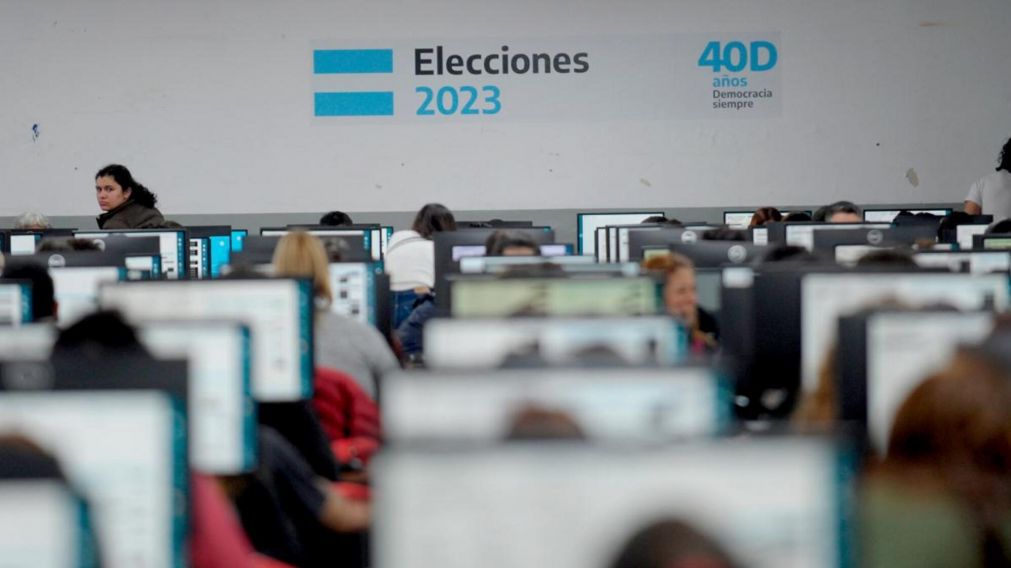 La Cámara Nacional Electoral (CNE) estima que los primeros resultados de este domingo se conocerán alrededor de las 22 (Télam/Archivo).