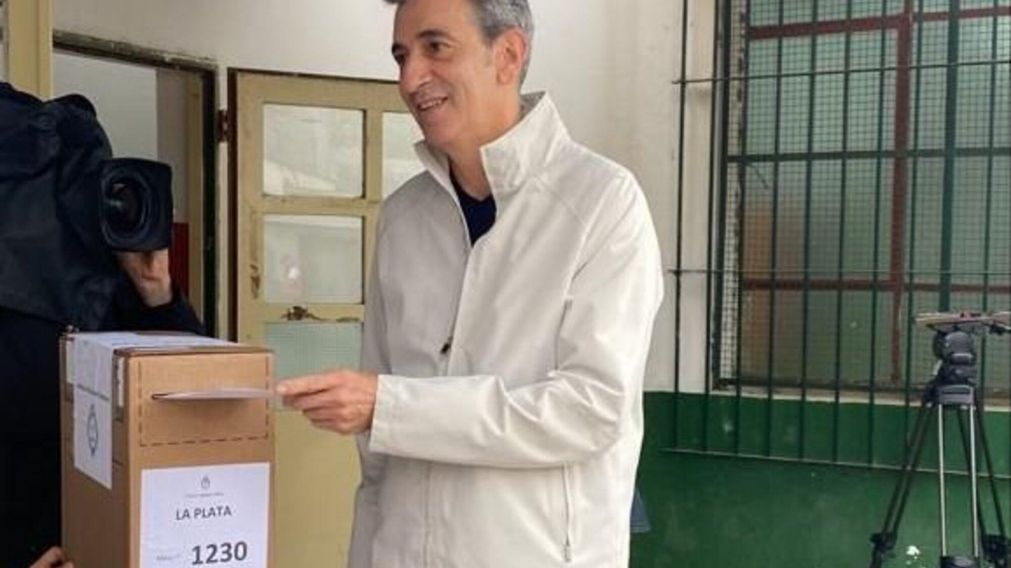 Florencio Randazzo emitió su sufragio poco antes de las 9 (Télam).