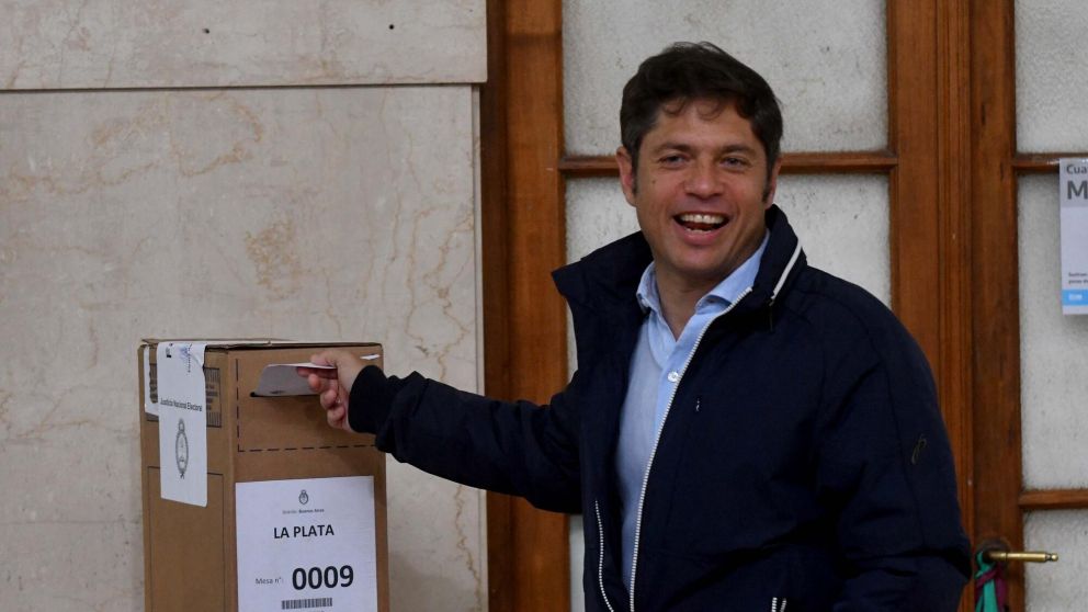 Axel Kicillof votó en una escuela de la ciudad de La Plata. (Foto Télam)