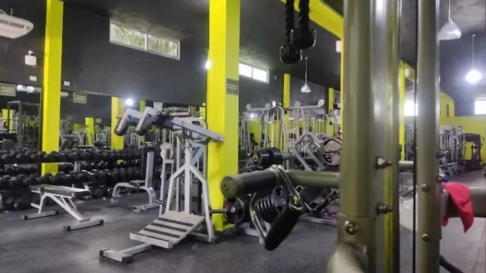 Un adolescente muri� en un gimnasio: se le cay� encima una barra de 70 kilos.