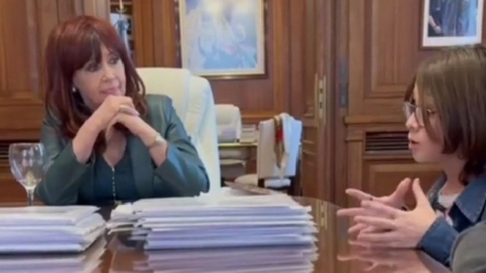 CFK publicó un video de la reunión que mantuvo con Ian y sus padres su despacho del Senado.