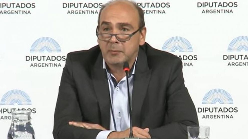 Ratifican que el dólar oficial seguirá fijo hasta el 15 de noviembre, como se acordó con el FMI.