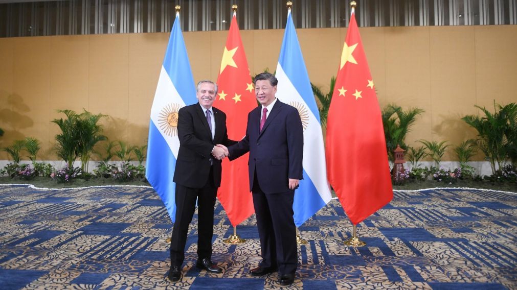 El presidente Alberto Fernández junto a su par chino, Xi Jinping (Archivo).