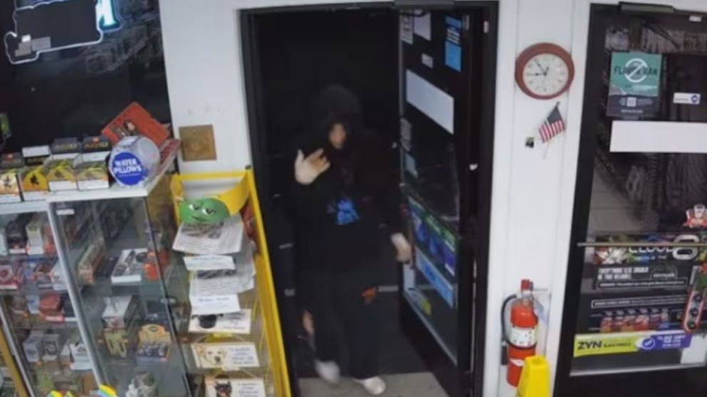 La policía busca de forma intensa al estafador (Captura de video).