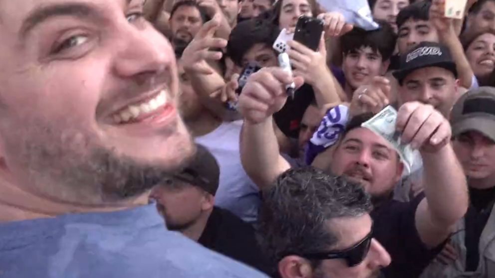 Ramiro Marra, mientras era filmado al momento de cambiar dólares por pesos al valor "blue".