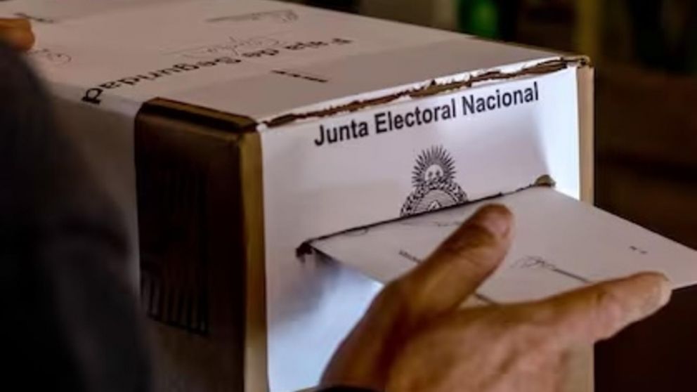 En los comicios generales, el voto en blanco tiene un conteo distinto.