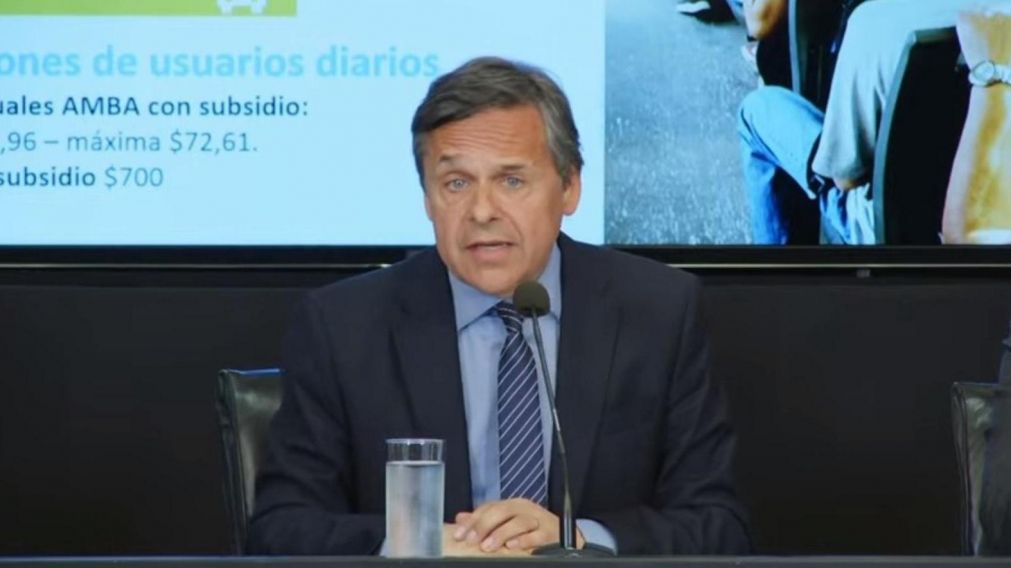 Diego Giuliano, ministro de Transporte de la Naci�n, durante la conferencia de prensa que brind� este lunes (Captura de pantalla).