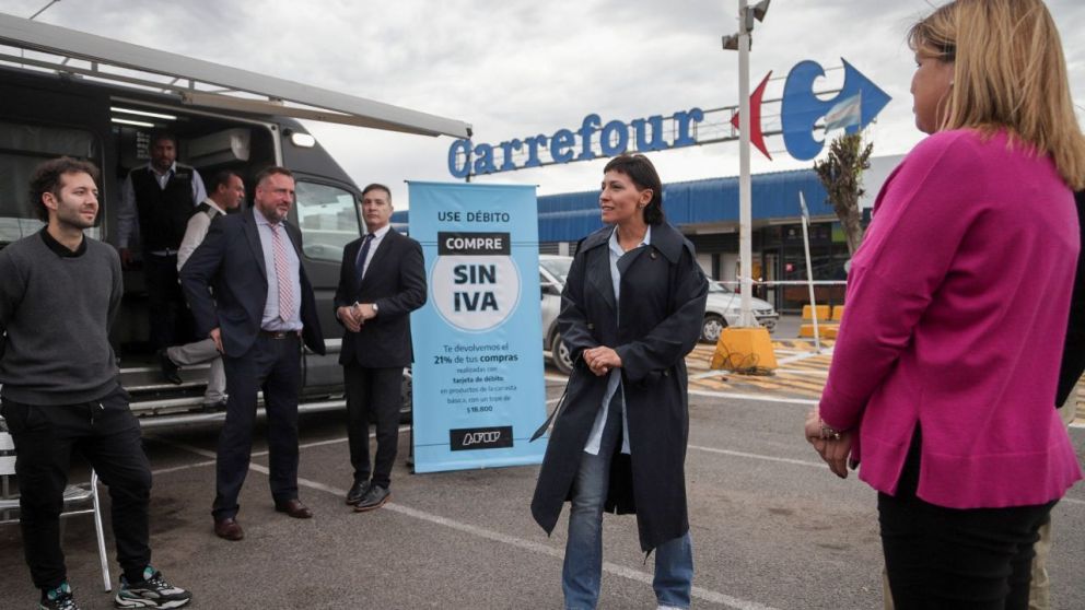 La intendenta, presente en el operativo de AFIP "Compre sin IVA" en Quilmes Oeste