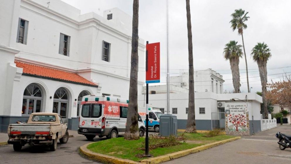 El joven perdió la vida en el centro de salud al que habóa ingresado con una herida de arma blanca.