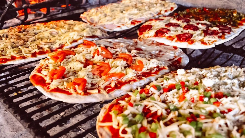 Enterate cómo hacer unas ricas pizzas a la parrilla para disfrutar este "finde".