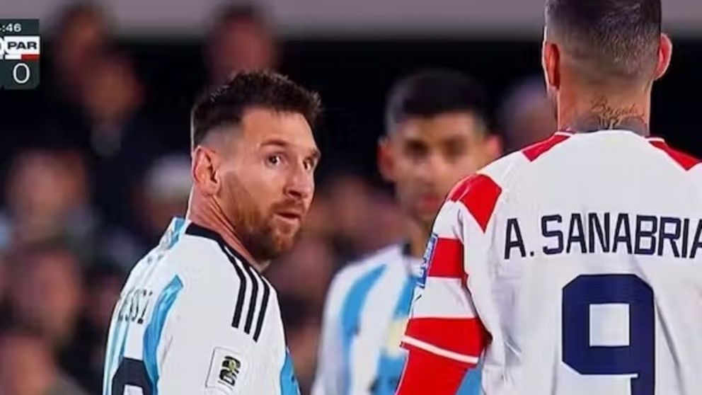 Lionel Messi destrozó al jugador paraguayo que lo escupió tras una discusión durante el partido.