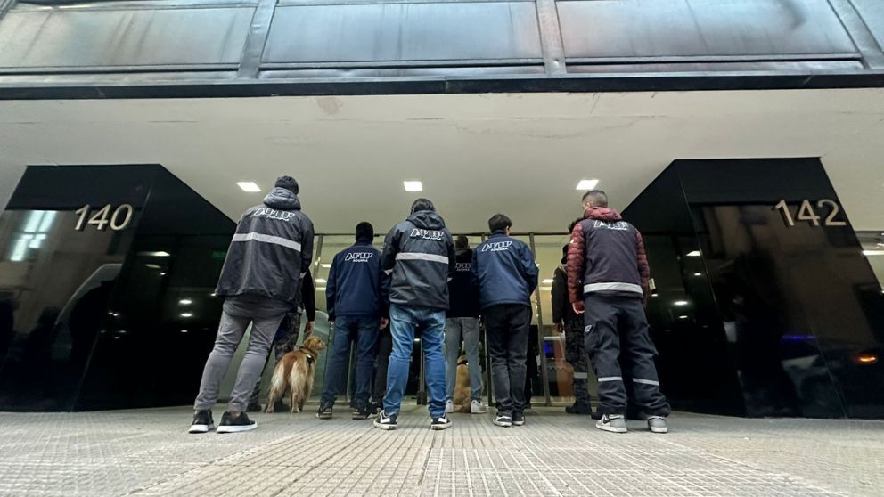 Continúan los allanamientos en Nimbus, cueva de la City porteña, por operaciones ilegales con divisas extranjeras