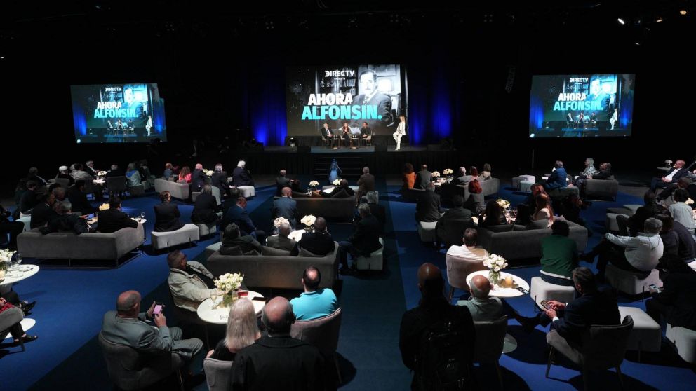 "Ahora Alfonsín: 40 años de democracia", DIRECTV presentó su documental.