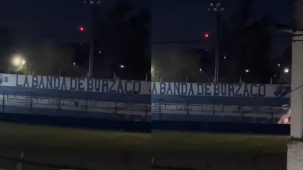 Apareció una aterradora figura en la tribuna de un estadio de fútbol y generó pánico (Imagen captura vídeo).