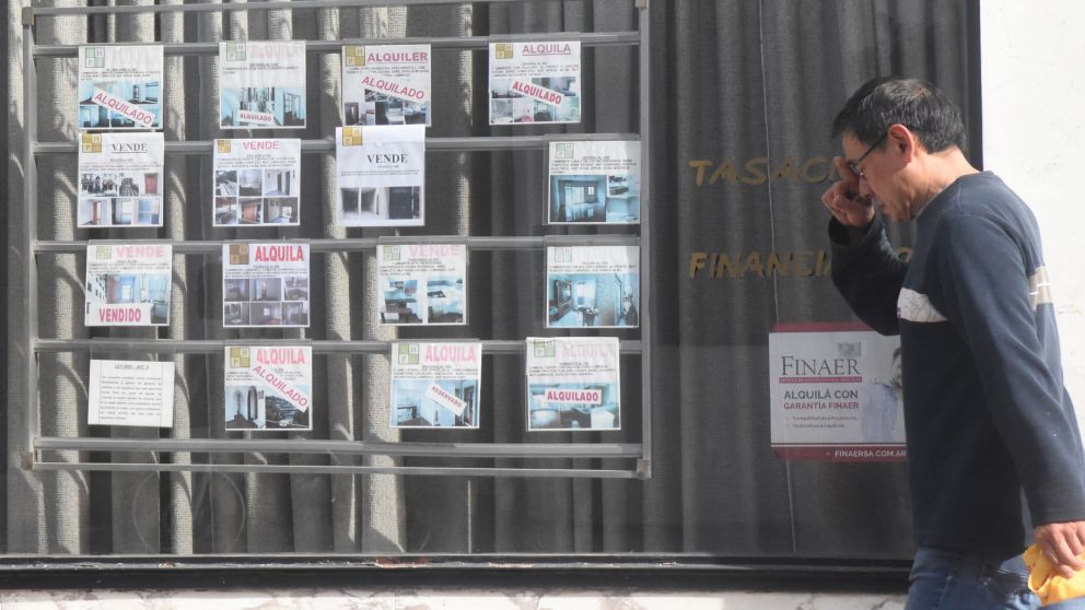 Los referentes del sector de los inquilinos se mostraron expectantes en la previa a la sesión (Crónica / Pablo Villán)