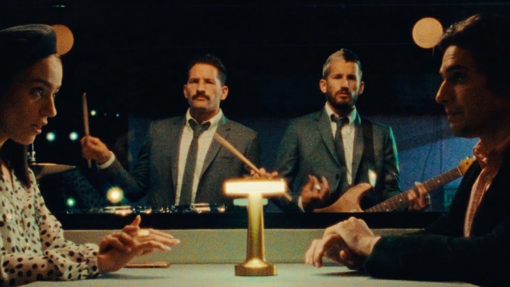 "Vas a Destrozarme" es el primer adelanto del próximo álbum del dúo titulado "Hotel Caracas".