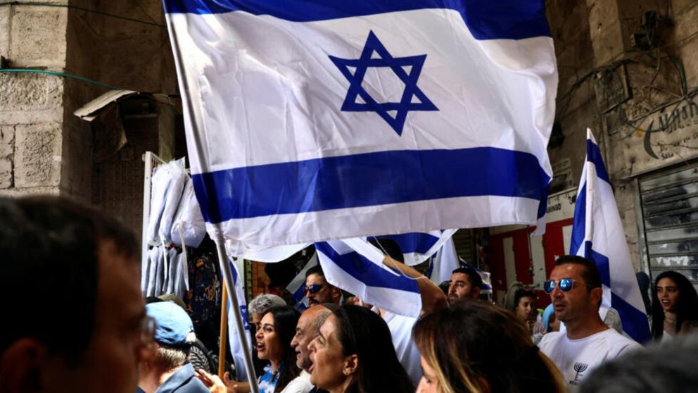 Las organizaciones judías le pidieron a la gente que vaya con una bandera de Israel.