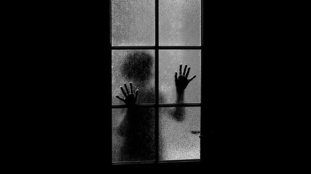 Espeluznante aparición de un niño fantasma en un centro comercial (Imagen ilustrativa).