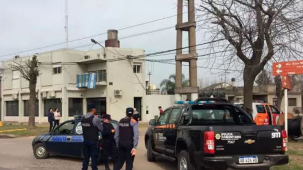 La municipalidad de Fray Luis Beltrán, fue baleada en la madrugada de este miércoles.