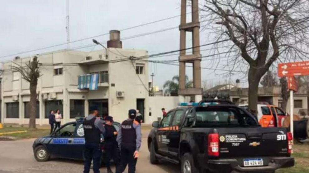 La municipalidad de Fray Luis Beltr�n, fue baleada en la madrugada de este mi�rcoles.