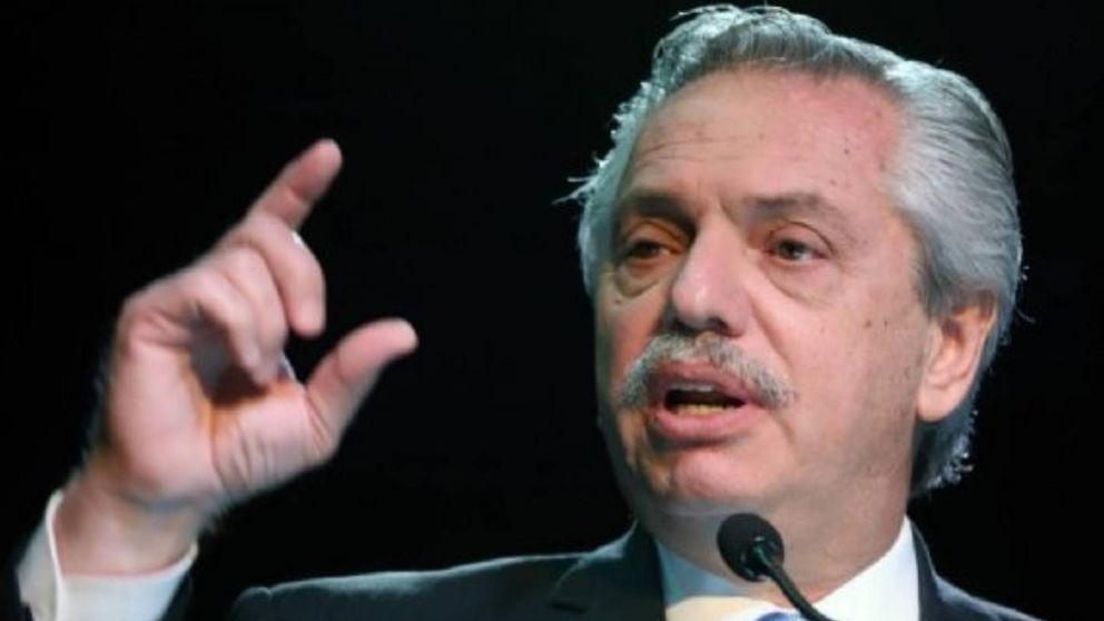 Alberto Fernández sobre Javier Milei: "¿Cómo alguien que quiere ser Presidente repite lo que dijeron Massera y Astiz?".