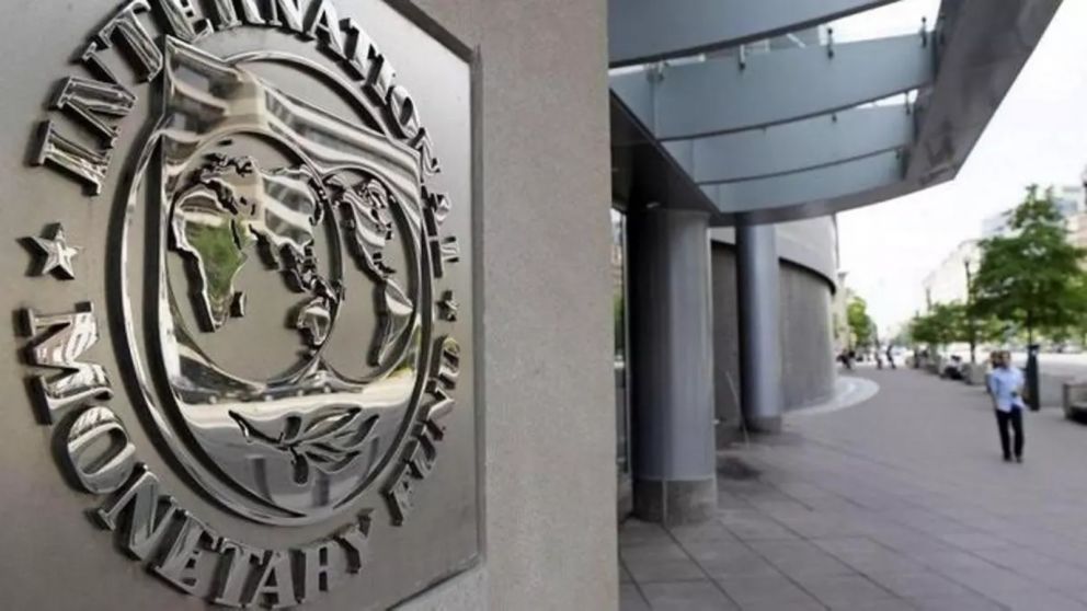 Argentina debe afrontar durante octubre pagos por 2.600 millones de d�lares con el Fondo Monetario Internacional.