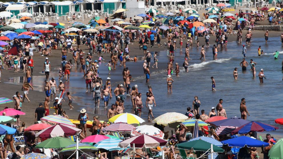 La temporada de verano en la Costa, por las nubes (Carlos Ventura / Crónica / Archivo).