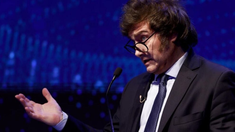 El candidato presidencial de La Libertad Avanza afirmó durante el debate que no son 30.000 los desaparecidos, sino "8.753".