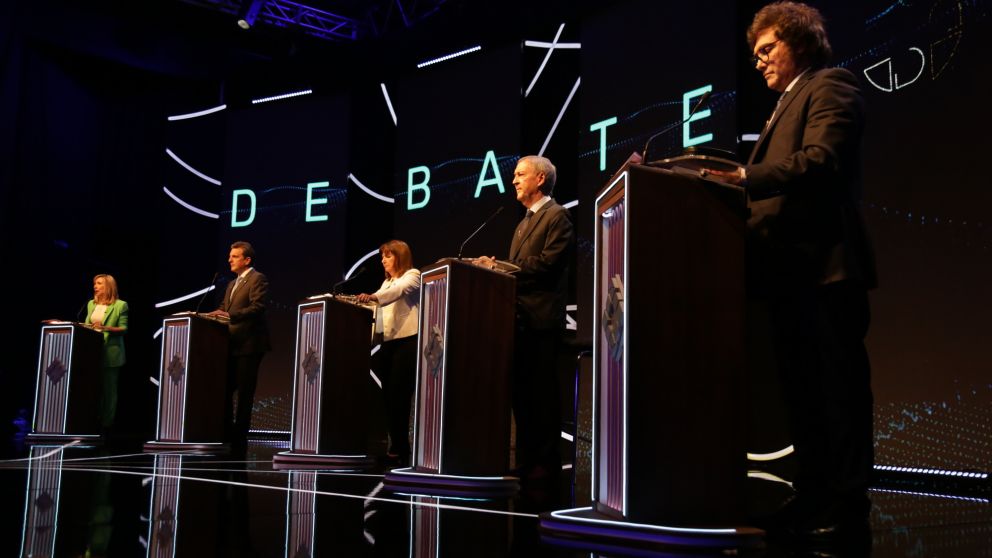 Los cinco candidatos presidenciales debatieron anoche en Santiago del Estero.