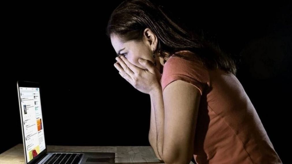 La violación de la intimidad sexual a través de medios digitales.