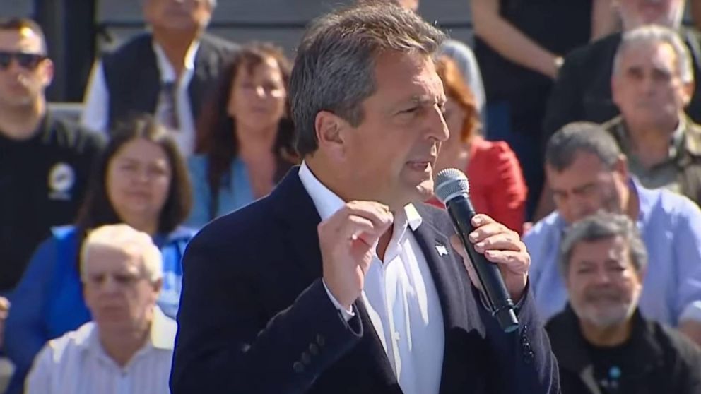 Sergio Massa frente a una multitud en Congreso: "El impuesto por trabajar es una injusticia".