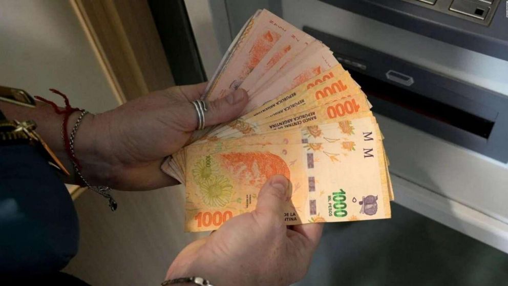 El salario mínimo pasará de 118 a 156 mil pesos en diciembre (Archivo).