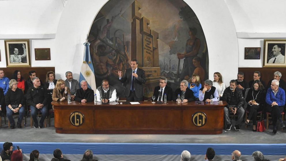 La CGT en pleno ratificó su apoyo a la fórmula presidencial de UxP (Télam).