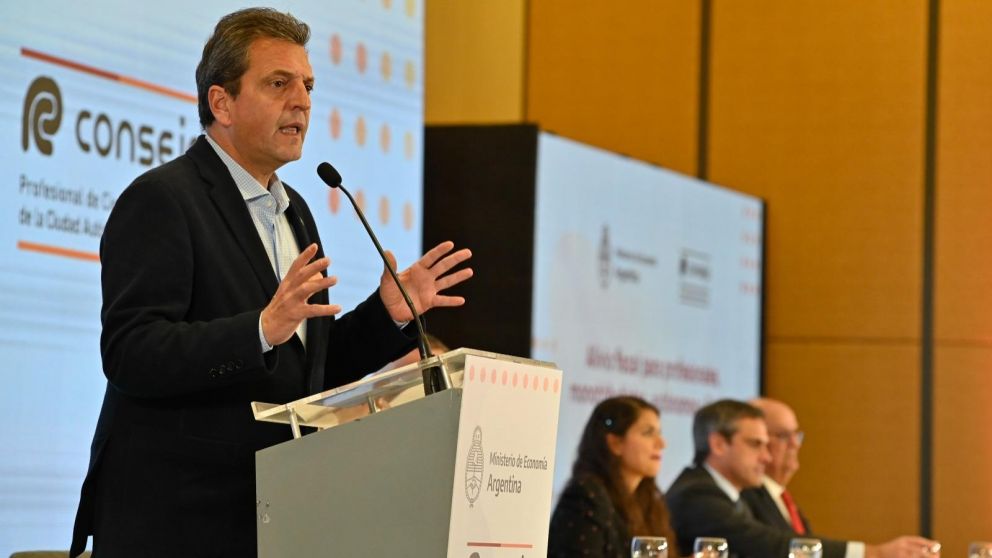 Sergio Massa, ministro de Econom�a y candidato presidencial de Uni�n por la Patria, realiza anuncio para los trabajadores informales.