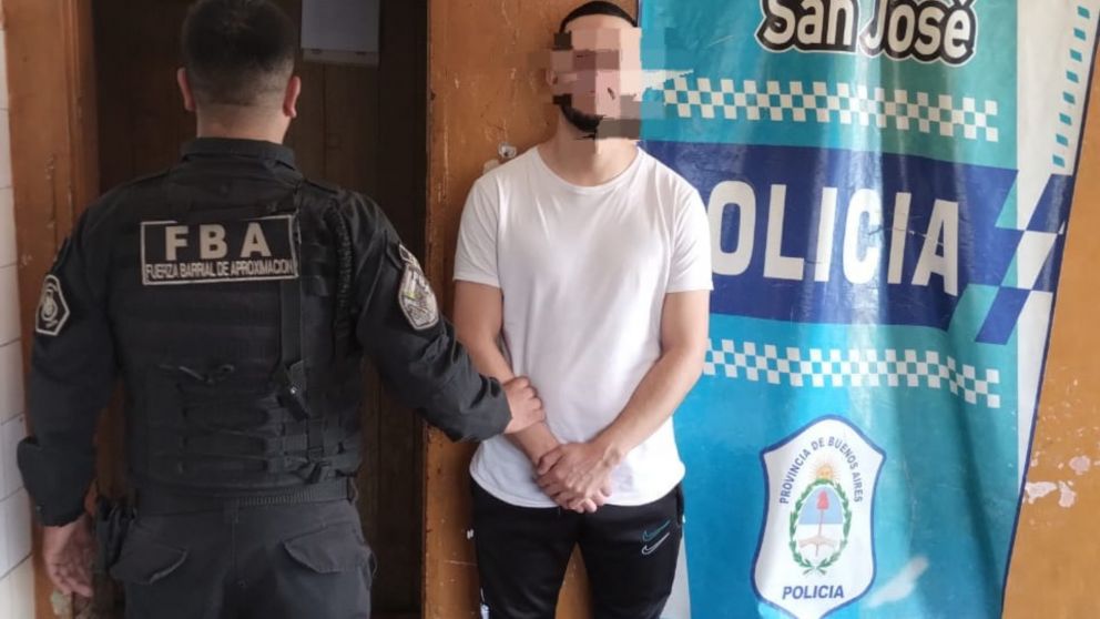 Quedó detenido por portación ilegal de arma de fuego (Gentileza Policía Bonaerense).