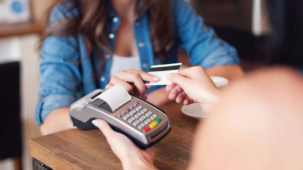 Conocé qué tenés que hacer si un comercio no acepta tarjeta de débito.