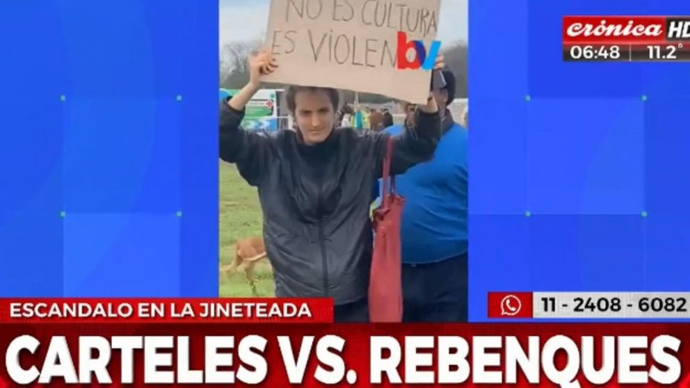 El episodio ocurrió este domingo, durante una protesta en una jineteada (Captura de pantalla).