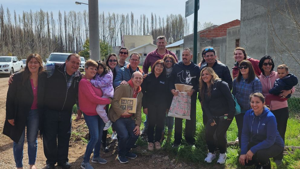 Alejandro Lerner recibió la condecoración junto a los vecinos del barrio Ecor, de la ciudad de Plottier.